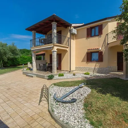Apartment Strandnahe Marea Mit Pool Und Garten Porec