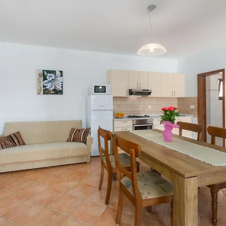 Strandnahe Marea Mit Pool Und Garten * Porec