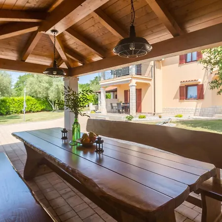 Apartment Strandnahe Marea Mit Pool Und Garten Porec