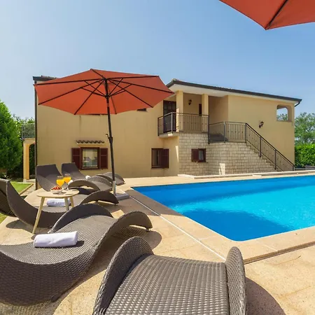 Strandnahe Marea Mit Pool Und Garten * Porec