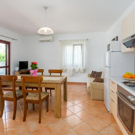 Apartment Strandnahe Marea Mit Pool Und Garten