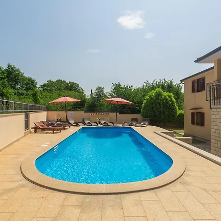 Strandnahe Marea Mit Pool Und Garten Apartmán *